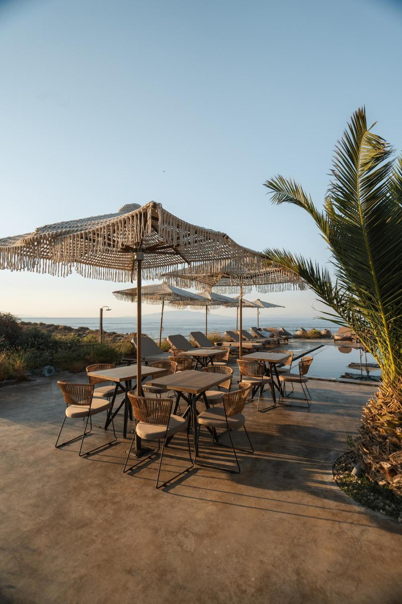 Colombos Beachfront Foinikiá Buitenkant foto