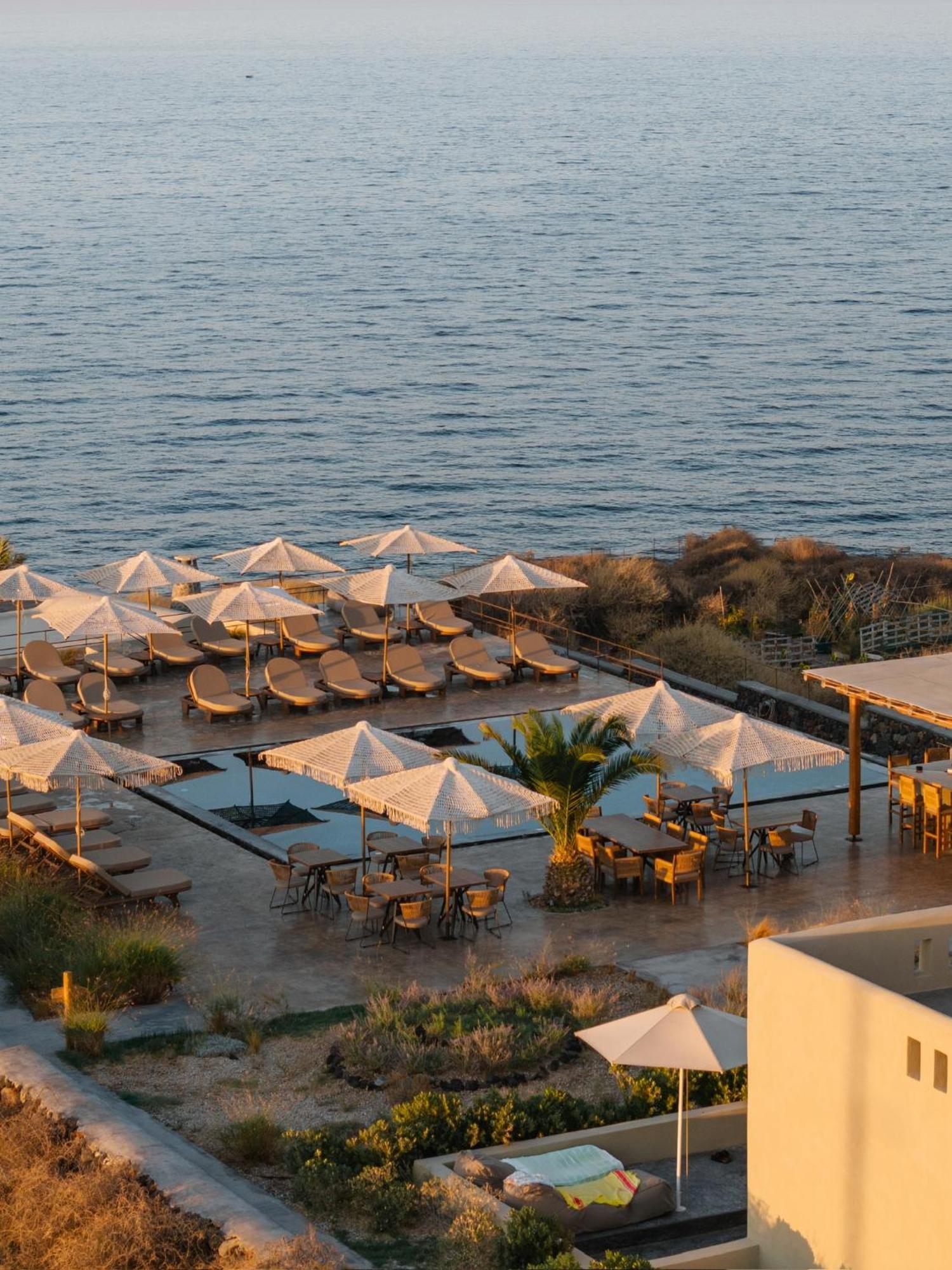 Colombos Beachfront Foinikiá Buitenkant foto